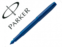 Pluma Parker im professionals monochrome