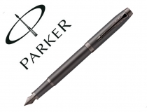 Pluma Parker im professionals monochrome